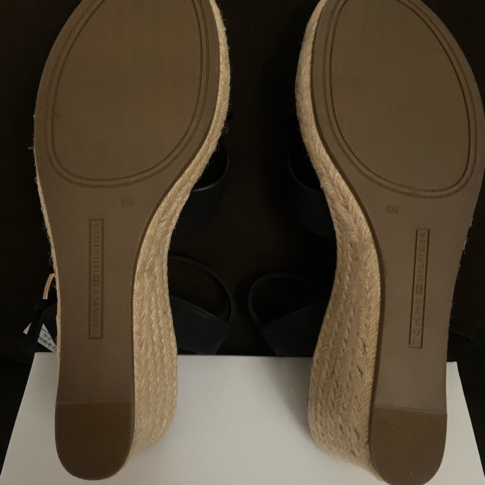 Black Tommy Hilfiger wedge criss cross straps sandal!
